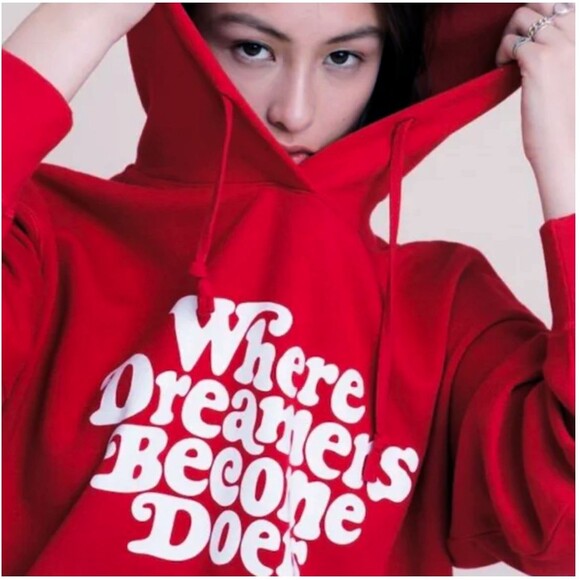 Uniqlo x Verdy Hoodie Women XL Red Rise Dreamers Become Doers Rise Again Pockets - Picture 2 of 10
